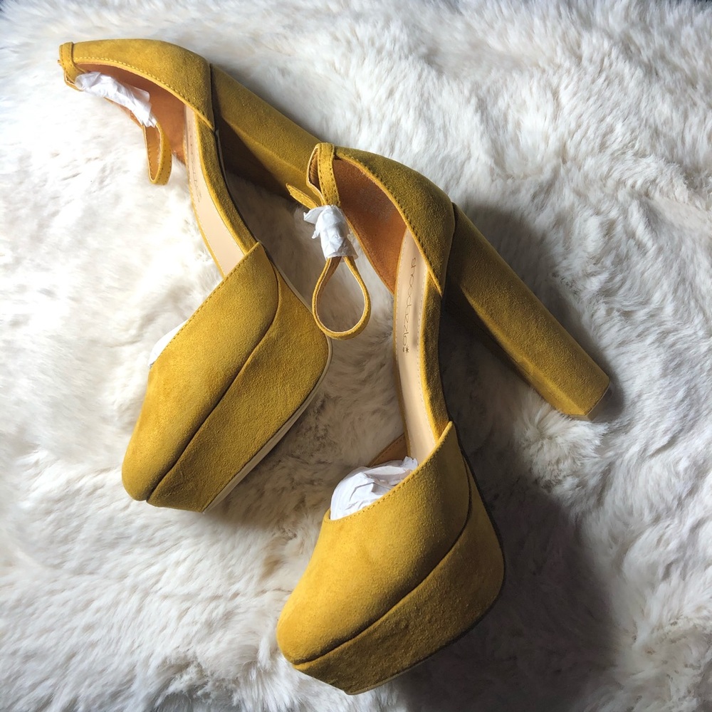 Mustard closed toe pumps ! Super comfy !